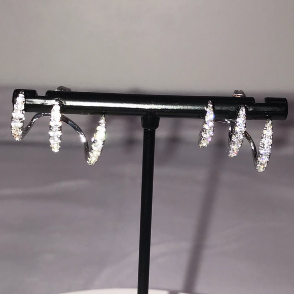 Trendy 3 Claws Cubic Zirconia Gold Tone Post Earrings NWT - Picture 6 of 7